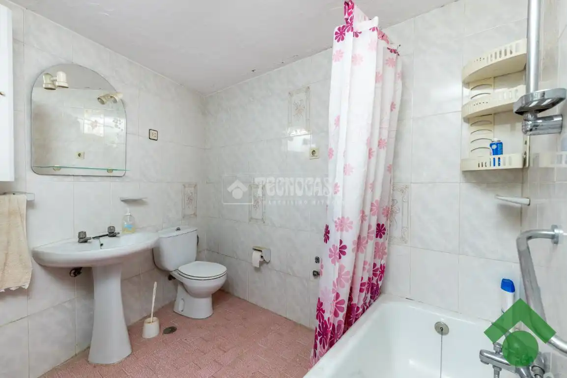 Baño de Casa adosada en venta en Colomera con Terraza