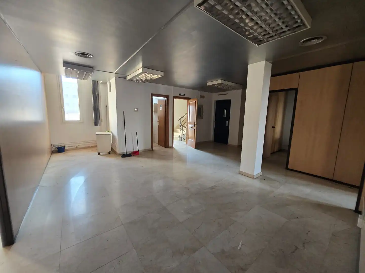 Oficina de alquiler en Centre - Sant Josep - Sanfeliu