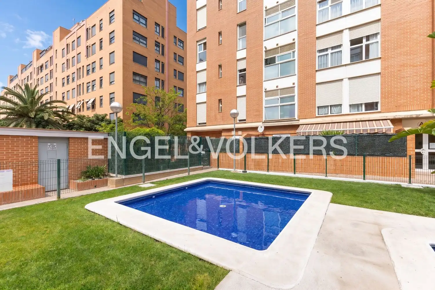 Schwimmbecken von Wohnung zum Verkauf in Valencia mit Klimaanlage, Heizung und Privatgarten