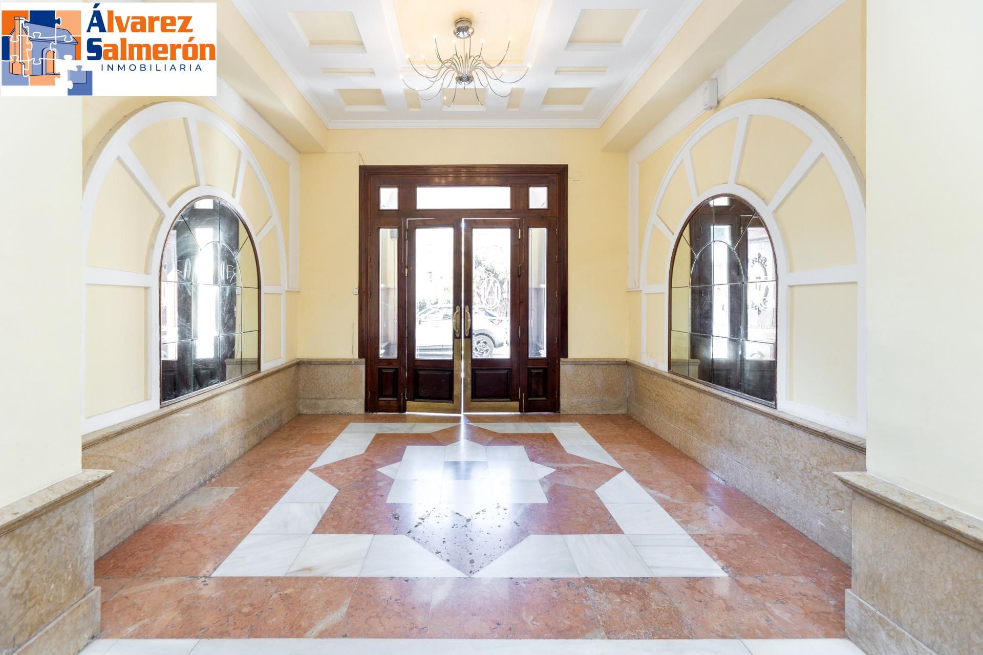 Flat for sale in  Granada Capital  with Air Conditioner