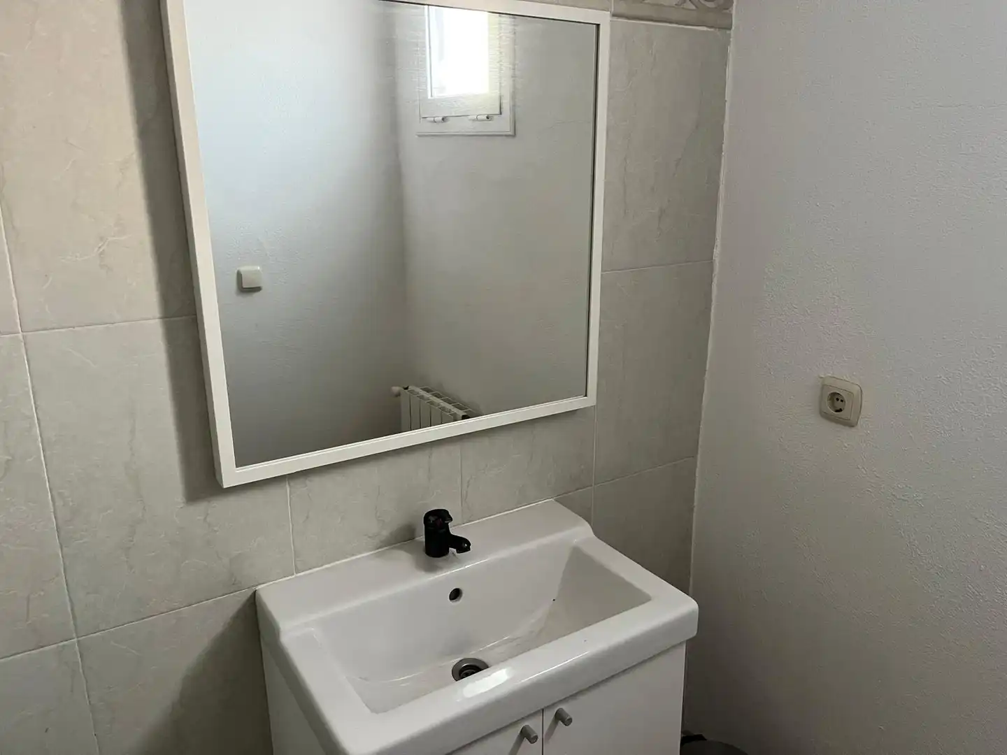 Badezimmer von Geschaftsraum zum Verkauf in Roda de Berà mit Klimaanlage, Heizung und Terrasse