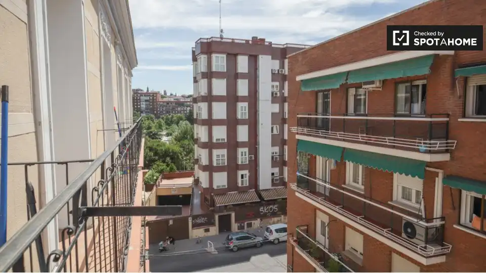 Vista exterior de Piso de alquiler en Madrid con Aire acondicionado, Calefacción y Amueblado