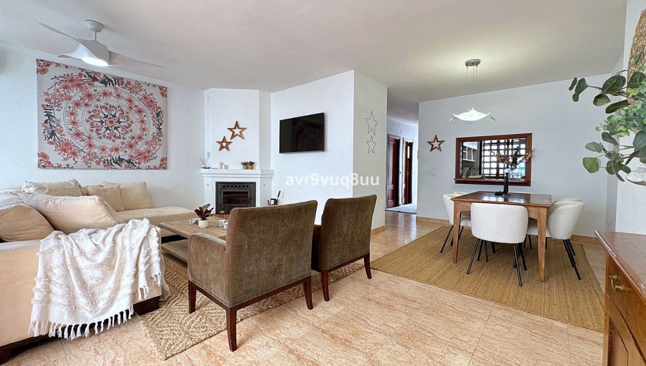 Sala d'estar de Casa o xalet en venda en Mijas amb Aire condicionat, Terrassa i Piscina comunitària