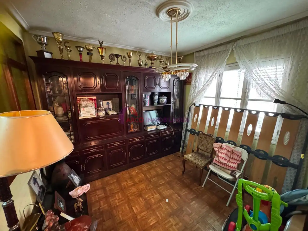 Sala de estar de Casa adosada en venta en Burgos con Calefacción