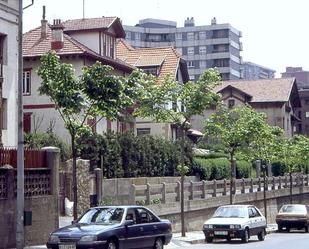 Vista exterior de Casa o xalet en venda en Bilbao  amb Calefacció, Jardí privat i Terrassa