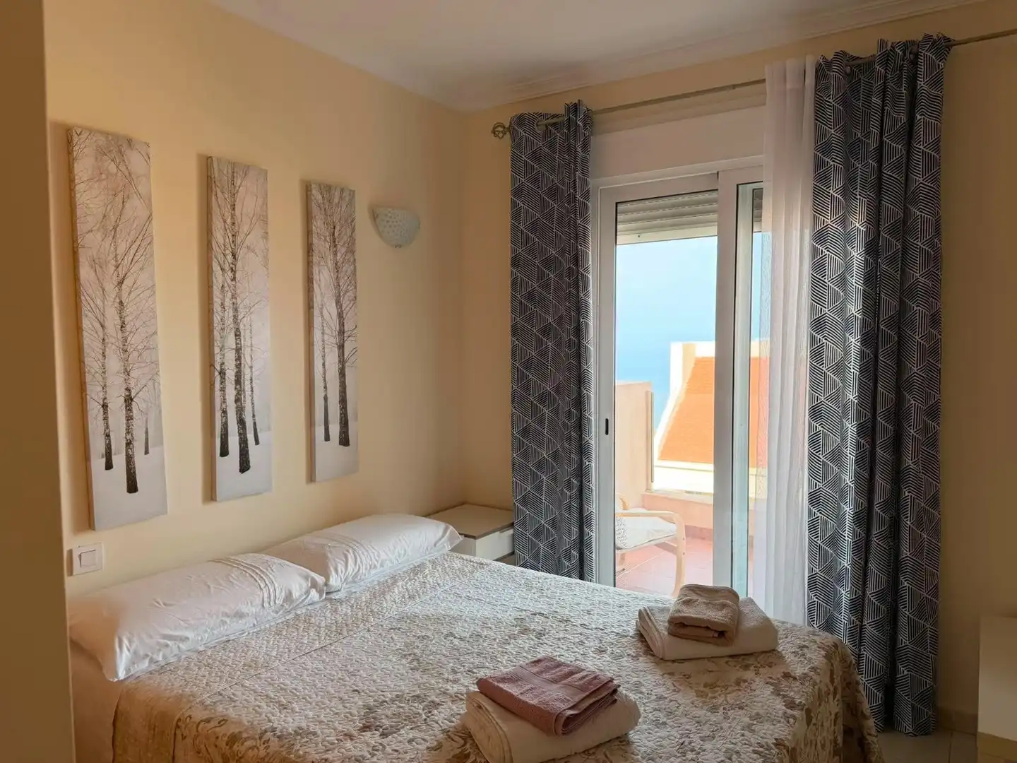 Habitación de Casa adosada en venta en Santiago del Teide con Terraza, Amueblado y Piscina comunitaria