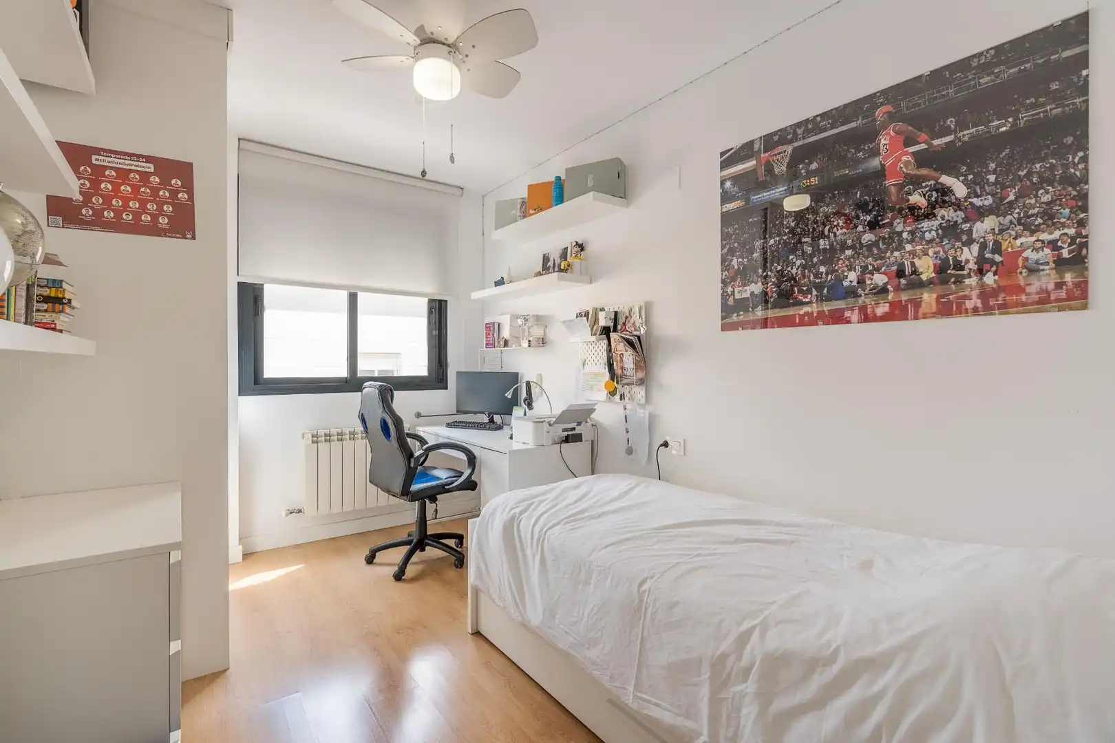 Habitación de Casa adosada en venta en Granada con Jardín privado y Balcón
