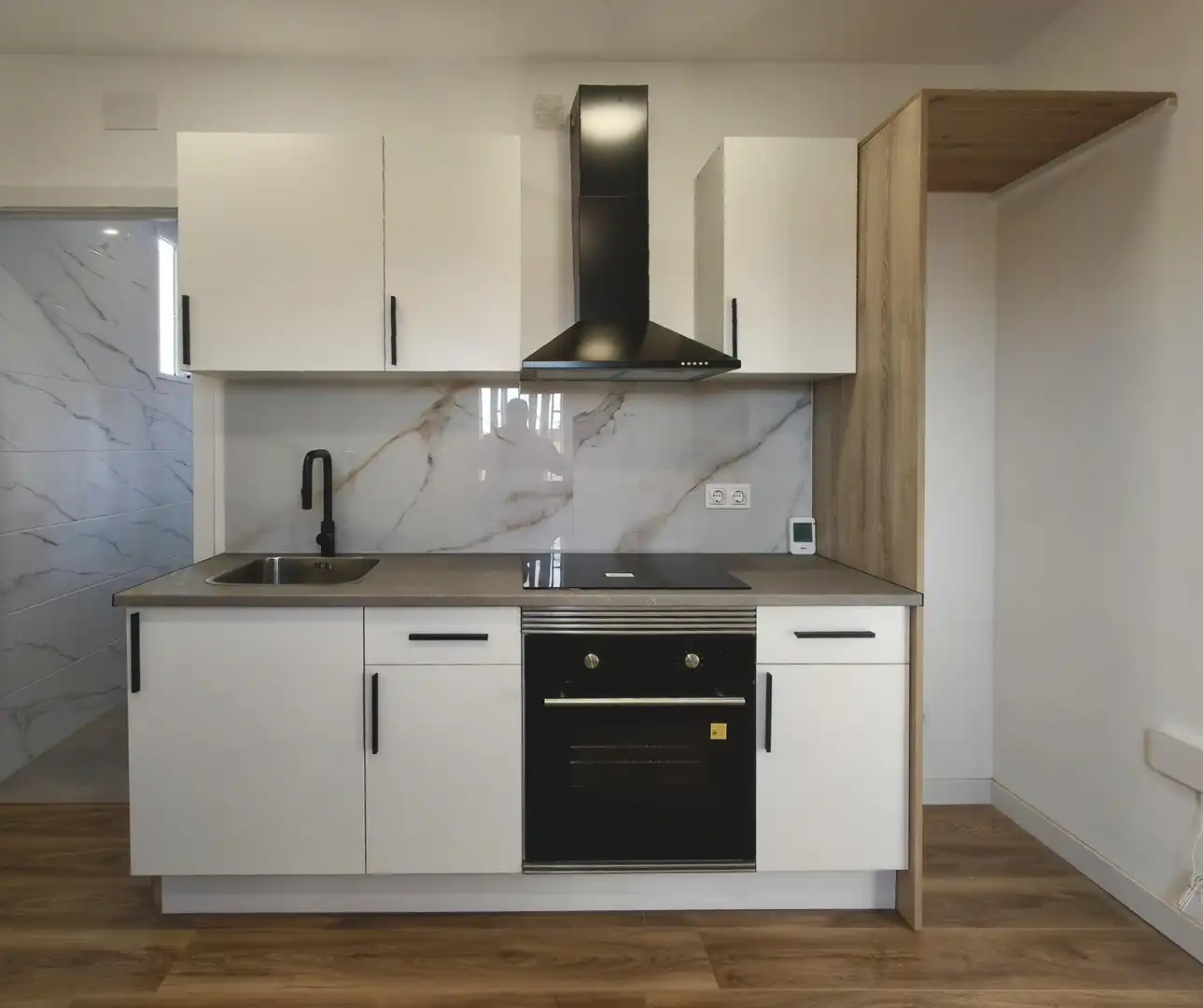 Cocina de Ático en venta en L'Hospitalet de Llobregat con Parquet, Terraza y Trastero