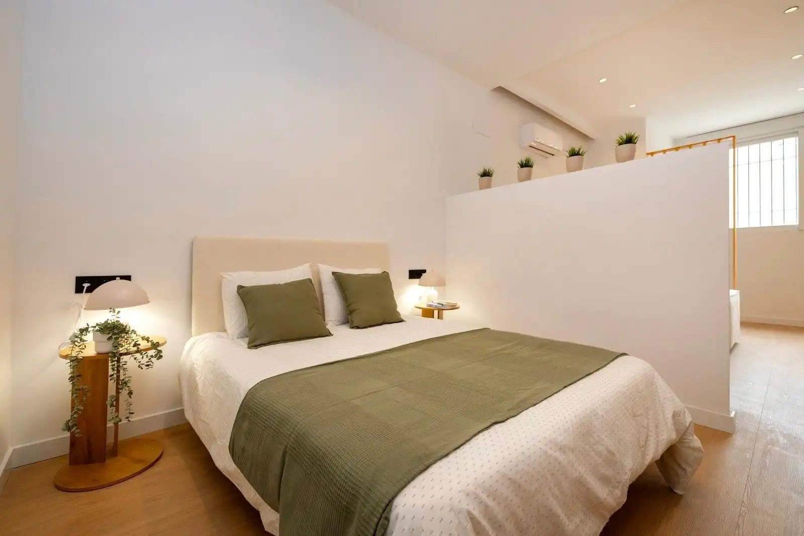 Dormitori de Apartament en venda en Granada amb Aire condicionat, Calefacció i Moblat