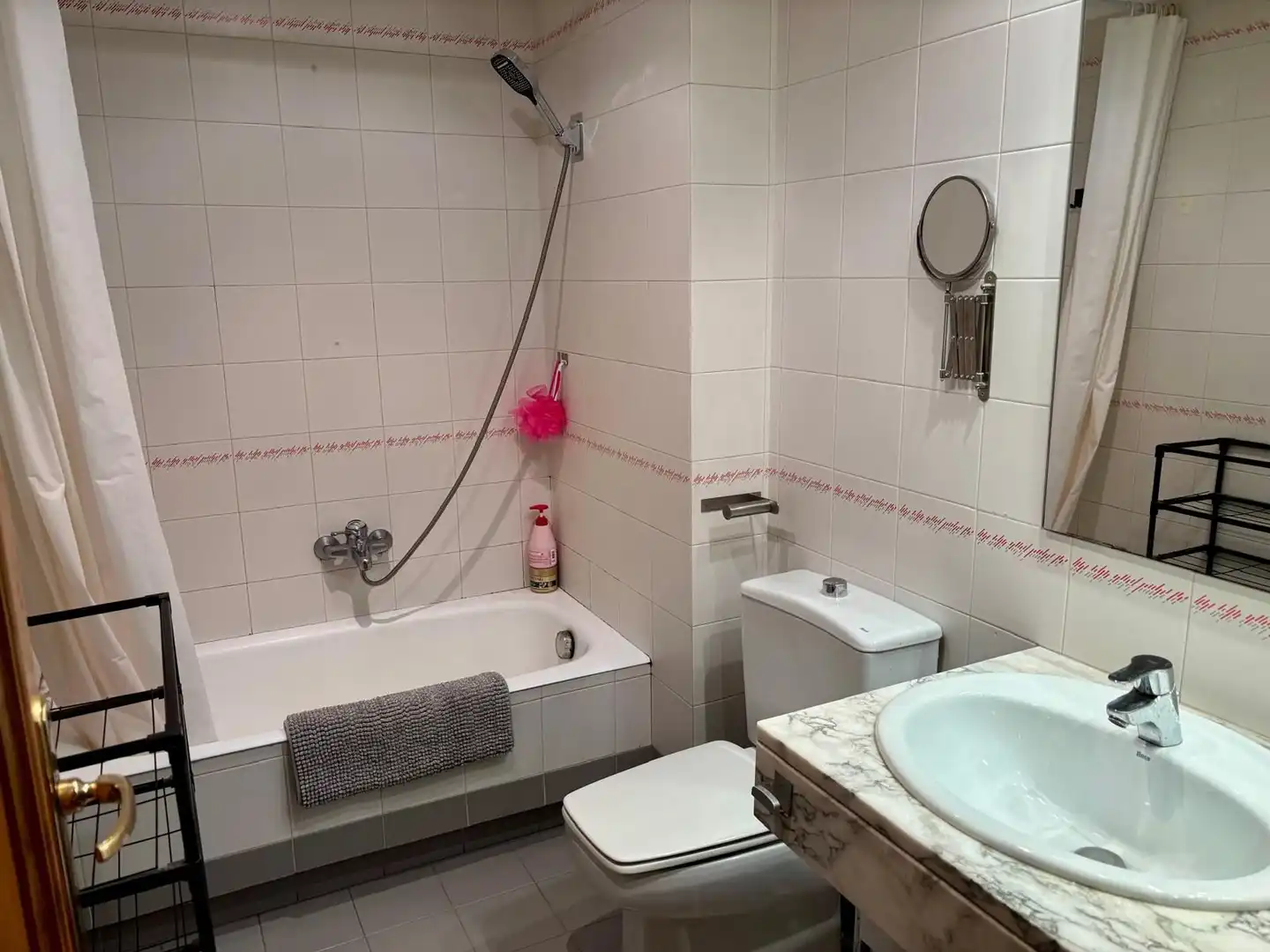 Baño de Piso de alquiler en Vic con Amueblado y Internet
