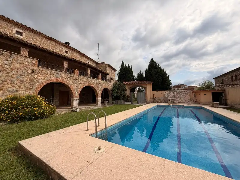 Casa con terraza en venta en Carrer de Figueres, imagen 4