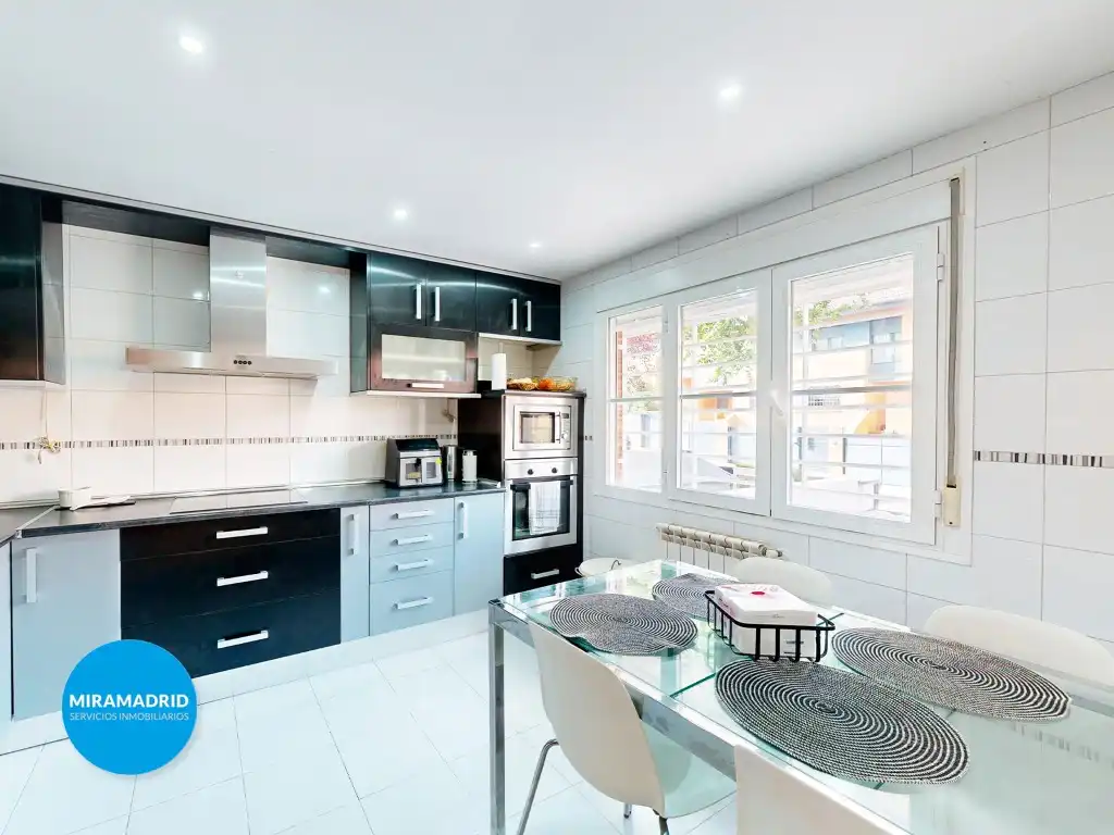 Kitchen of Detached homes for sale in Paracuellos de Jarama  with Air Conditioner and Swimming Pool