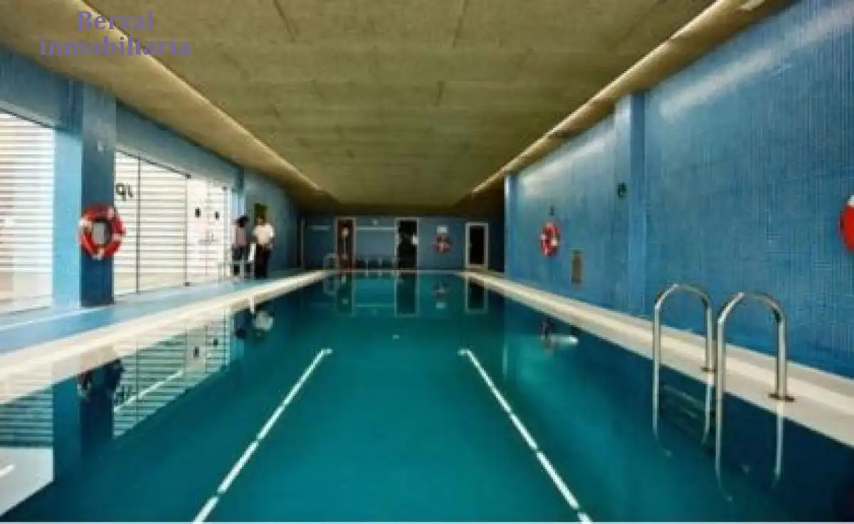 Piscina de Casa o chalet en venta en  Logroño con Aire acondicionado, Calefacción y Jardín privado
