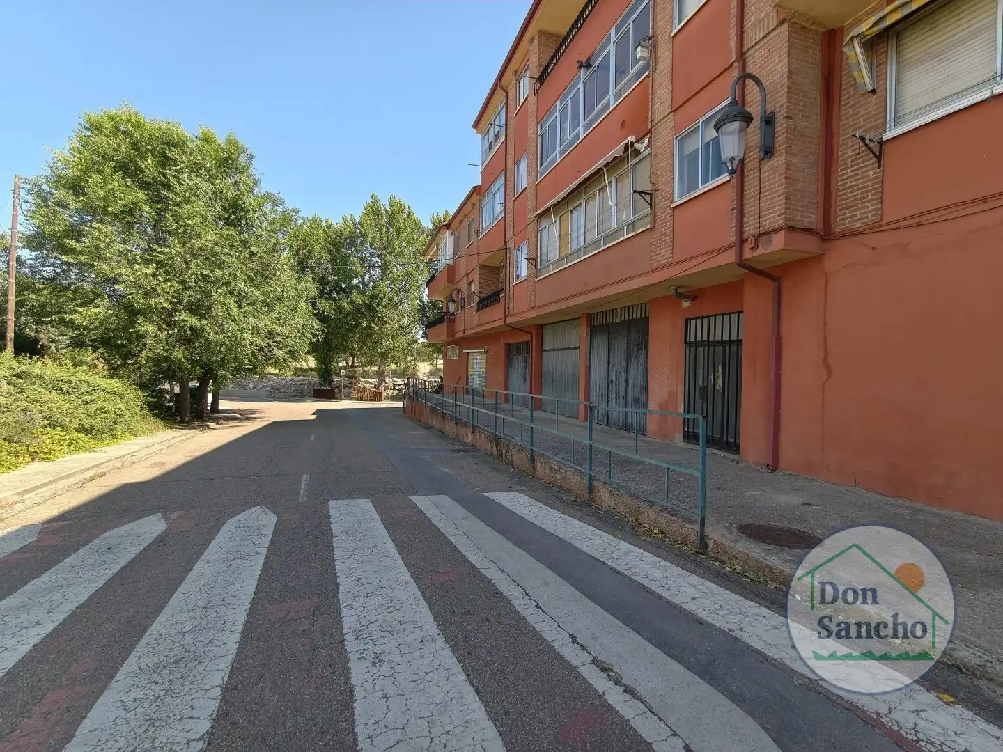 Vista exterior de Piso en venta en Viana de Cega con Terraza, Trastero y Amueblado