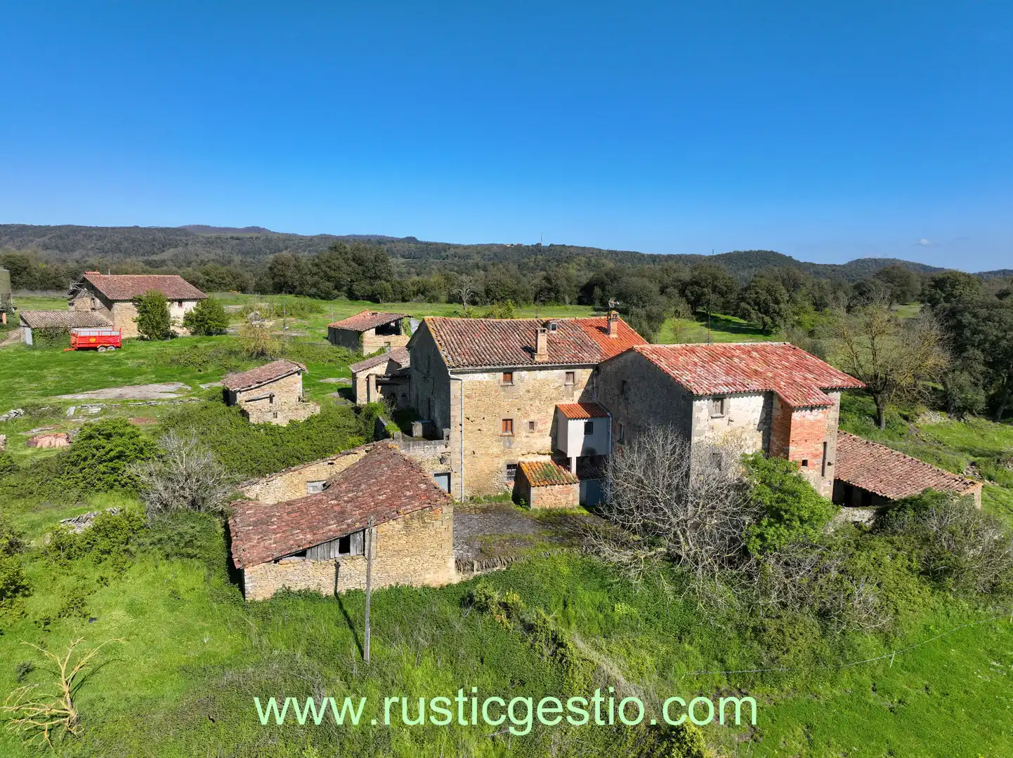 Vista exterior de Finca rústica en venda en L'Esquirol amb Jardí privat, Terrassa i Balcó