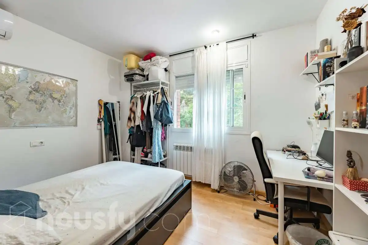 Dormitori de Casa o xalet en venda en Sant Cugat del Vallès amb Aire condicionat, Calefacció i Jardí privat