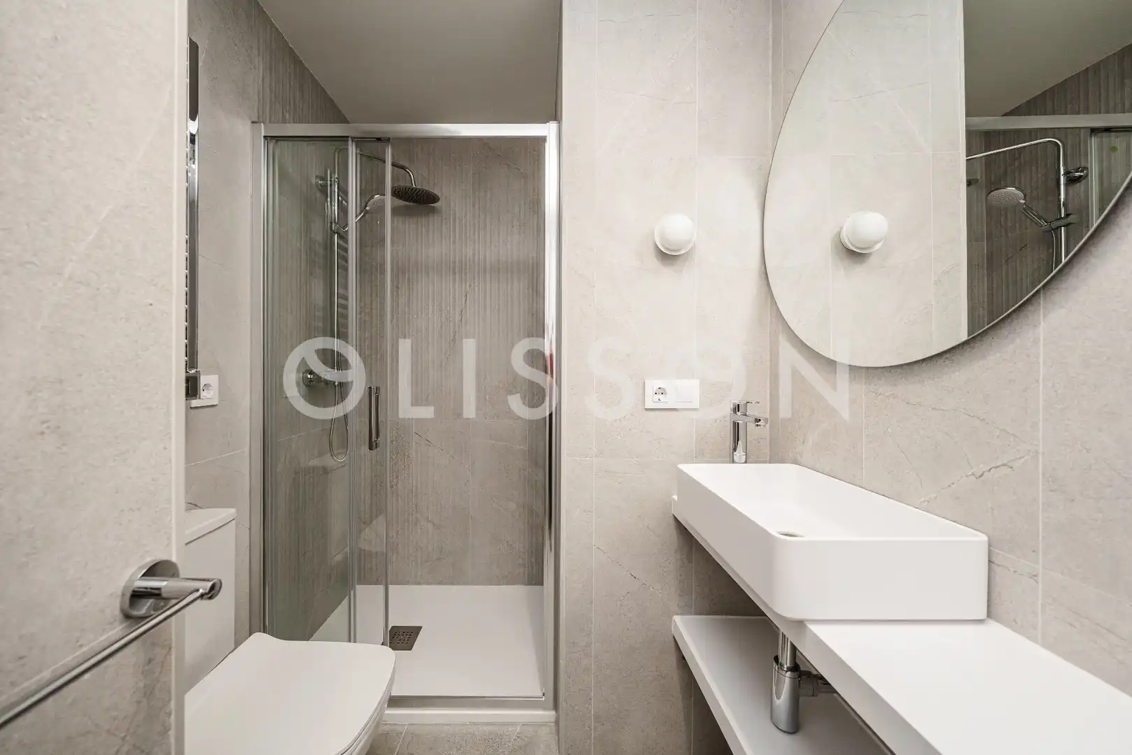 Baño de Piso en venta en Madrid con Aire acondicionado, Calefacción y Jardín privado