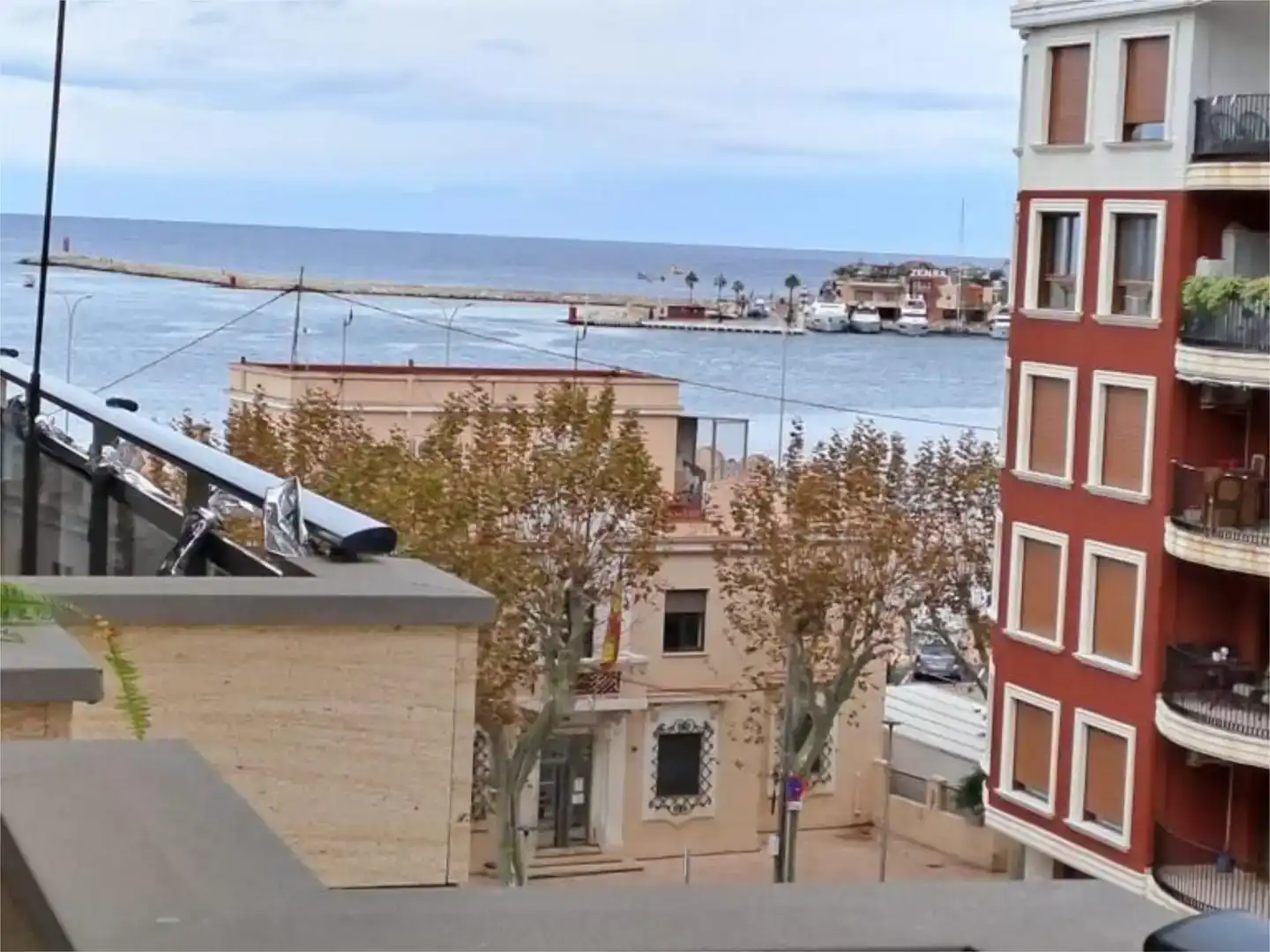 Vista exterior de Piso en venta en Dénia con Aire acondicionado, Amueblado y Balcón