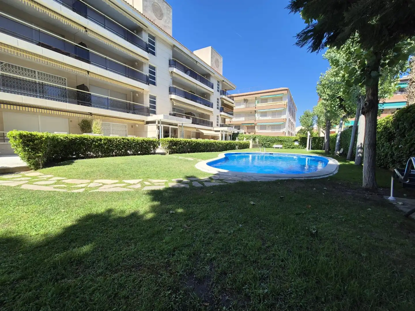 Schwimmbecken von Erdgeschoss zum Verkauf in El Vendrell mit Klimaanlage, Heizung und Terrasse