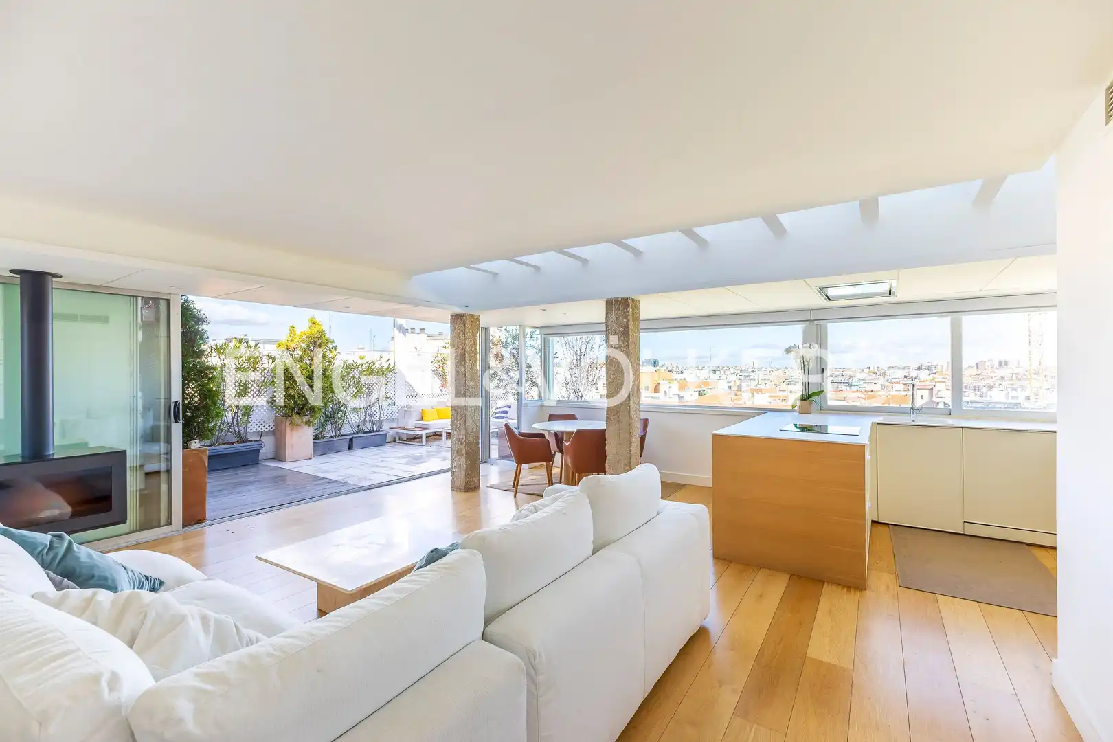 Wohnzimmer von Dachboden zur Miete in Madrid mit Klimaanlage, Heizung und Terrasse