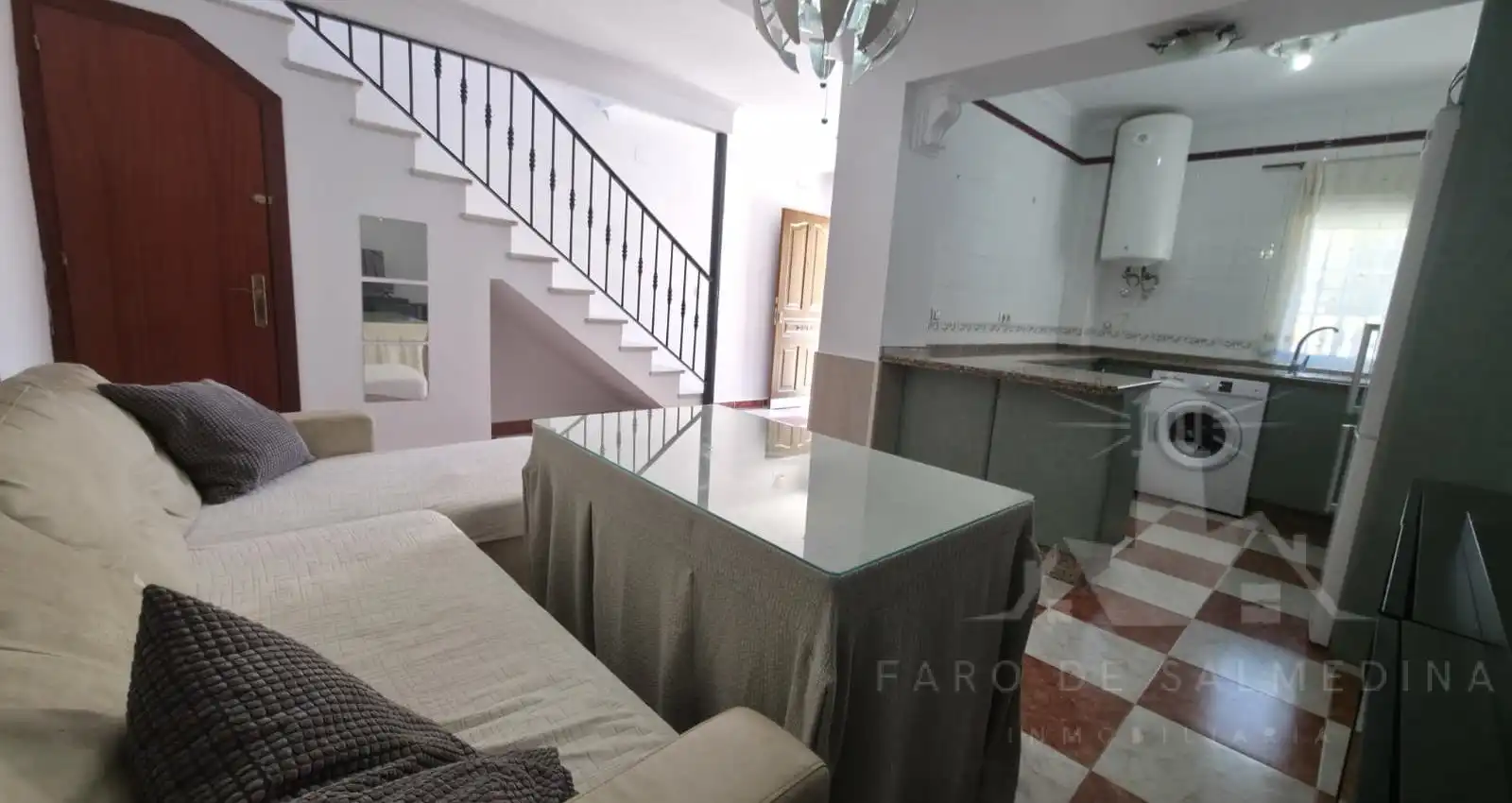 Wohnzimmer von Einfamilien-Reihenhaus zum Verkauf in Chipiona mit Terrasse und Möbliert