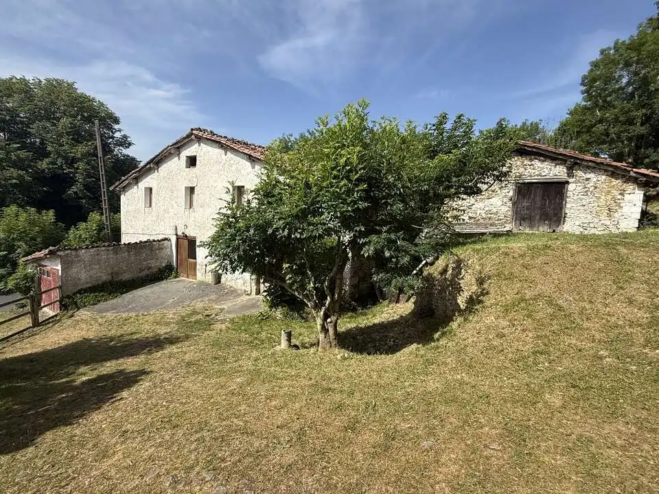 Außenansicht von Country house zum Verkauf in Arakaldo mit Abstellraum
