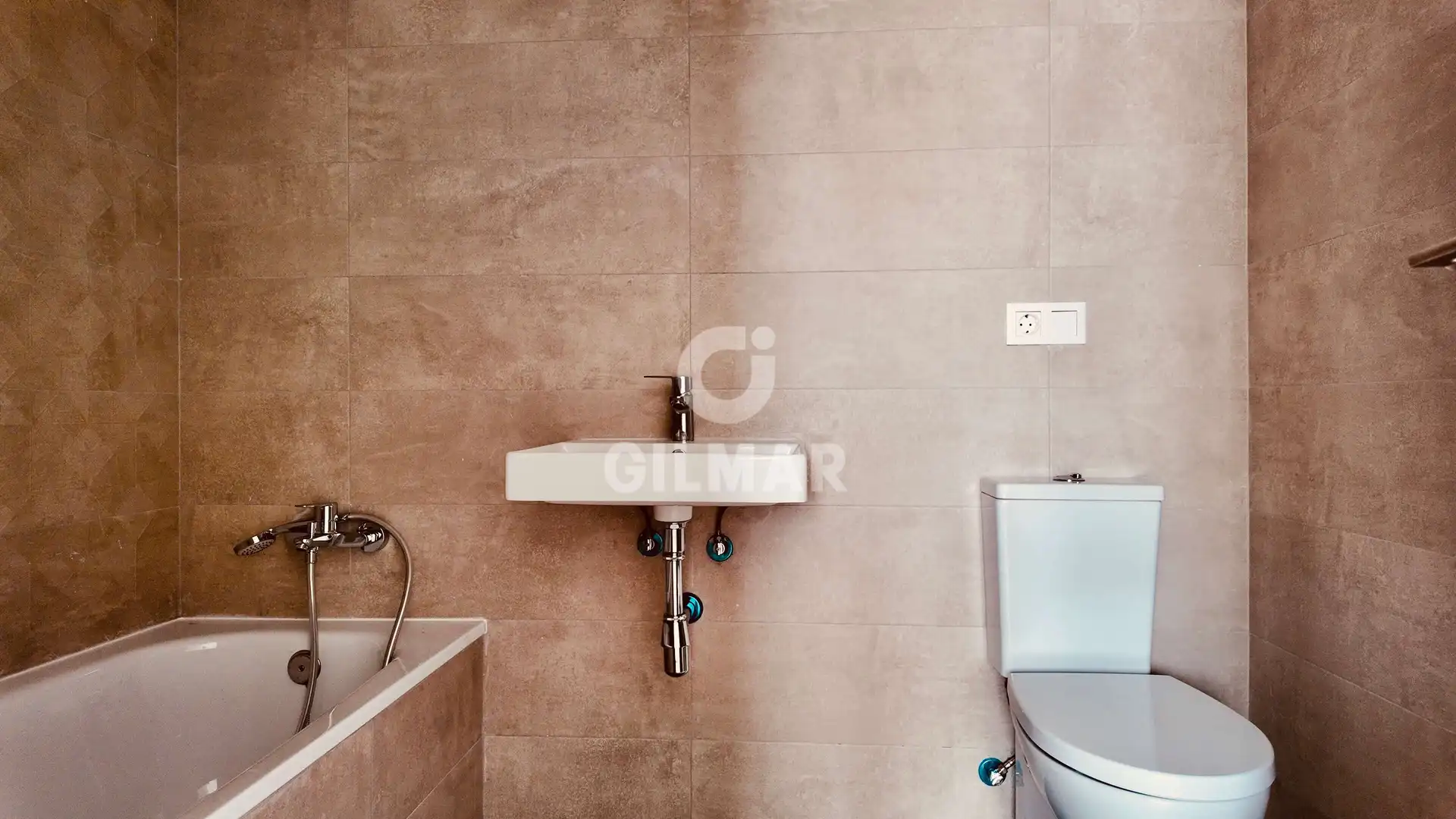 Bathroom of Flat for sale in Fuengirola  with Heating, Private garden and Storage room