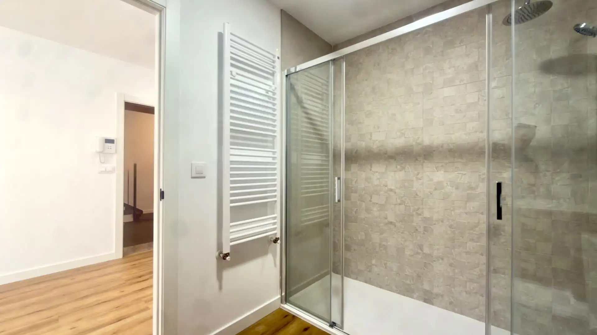 Baño de Planta baja en venta en Ourense Capital  con Calefacción, Jardín privado y Terraza