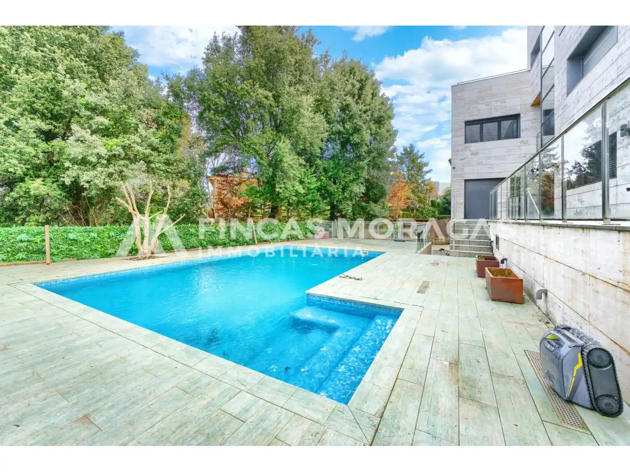 Swimming pool of Houses for sale in Sant Cugat del Vallès  with Air Conditioner, Heating and Private garden