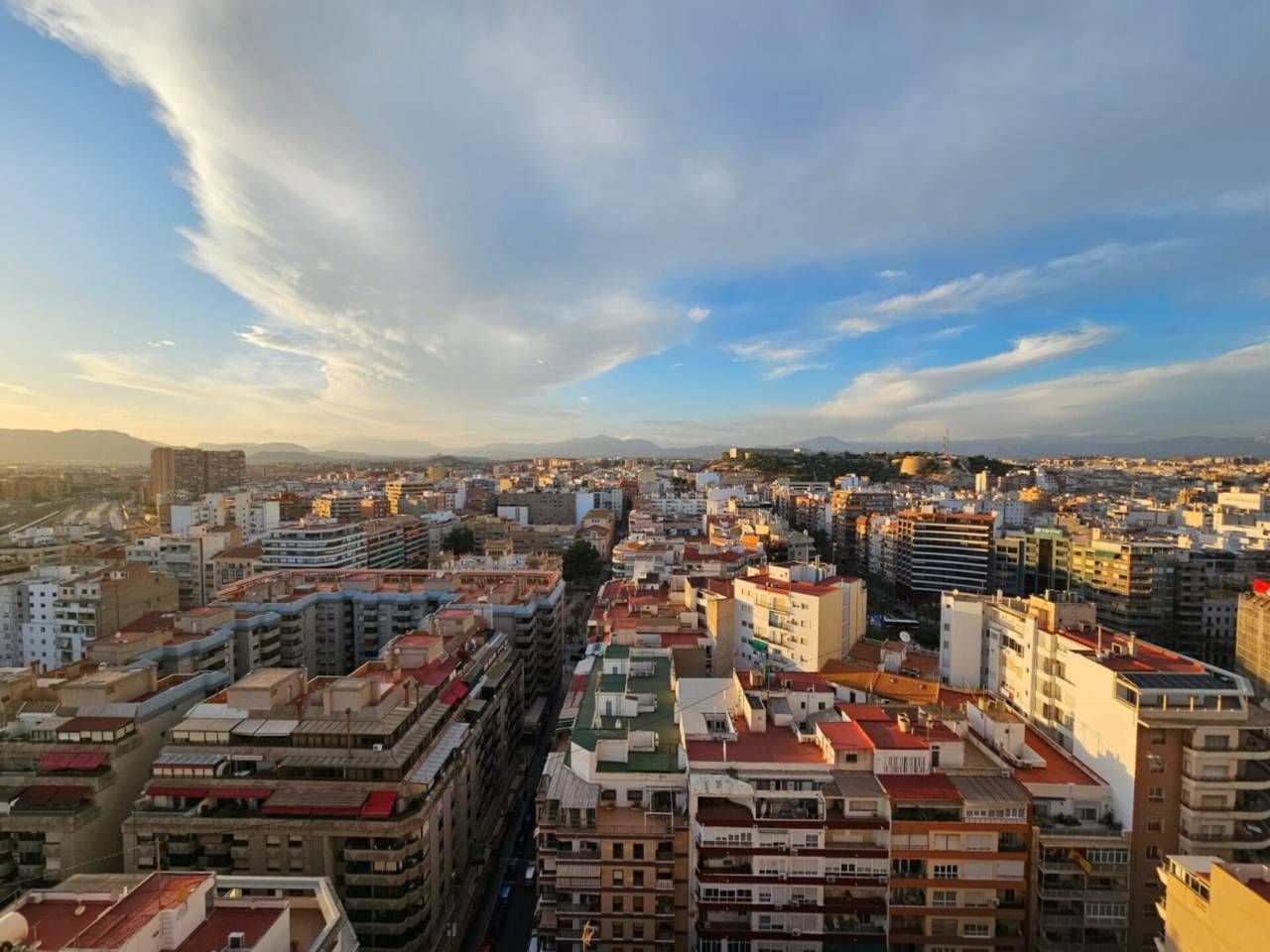 Vista exterior de Estudi de lloguer en Alicante / Alacant amb Aire condicionat, Moblat i Alarma