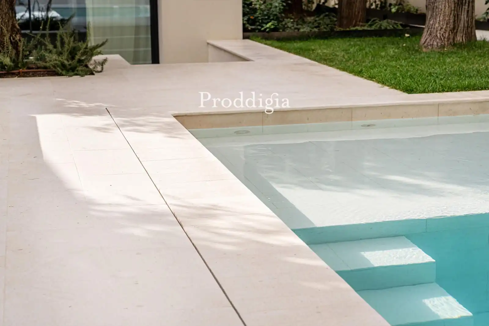 Piscina de Casa o xalet en venda en Barcelona amb Aire condicionat, Calefacció i Jardí privat