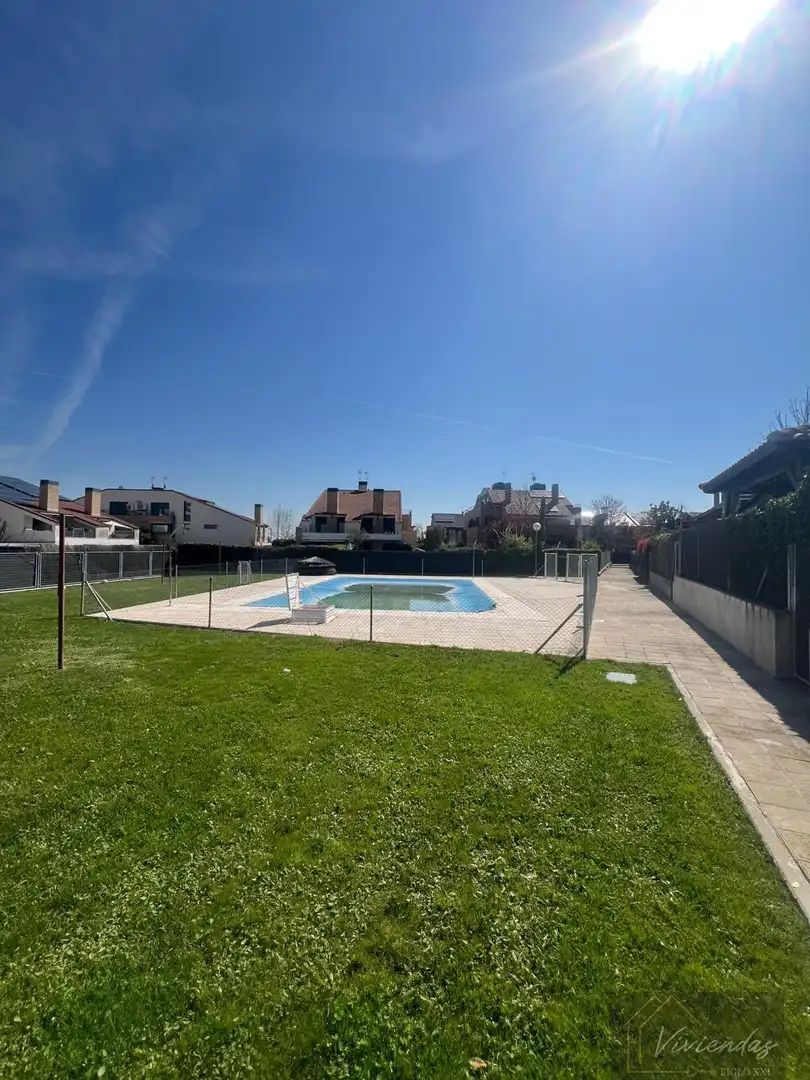 Swimming pool of Houses for sale in Villanueva de la Cañada  with Heating, Terrace and Balcony