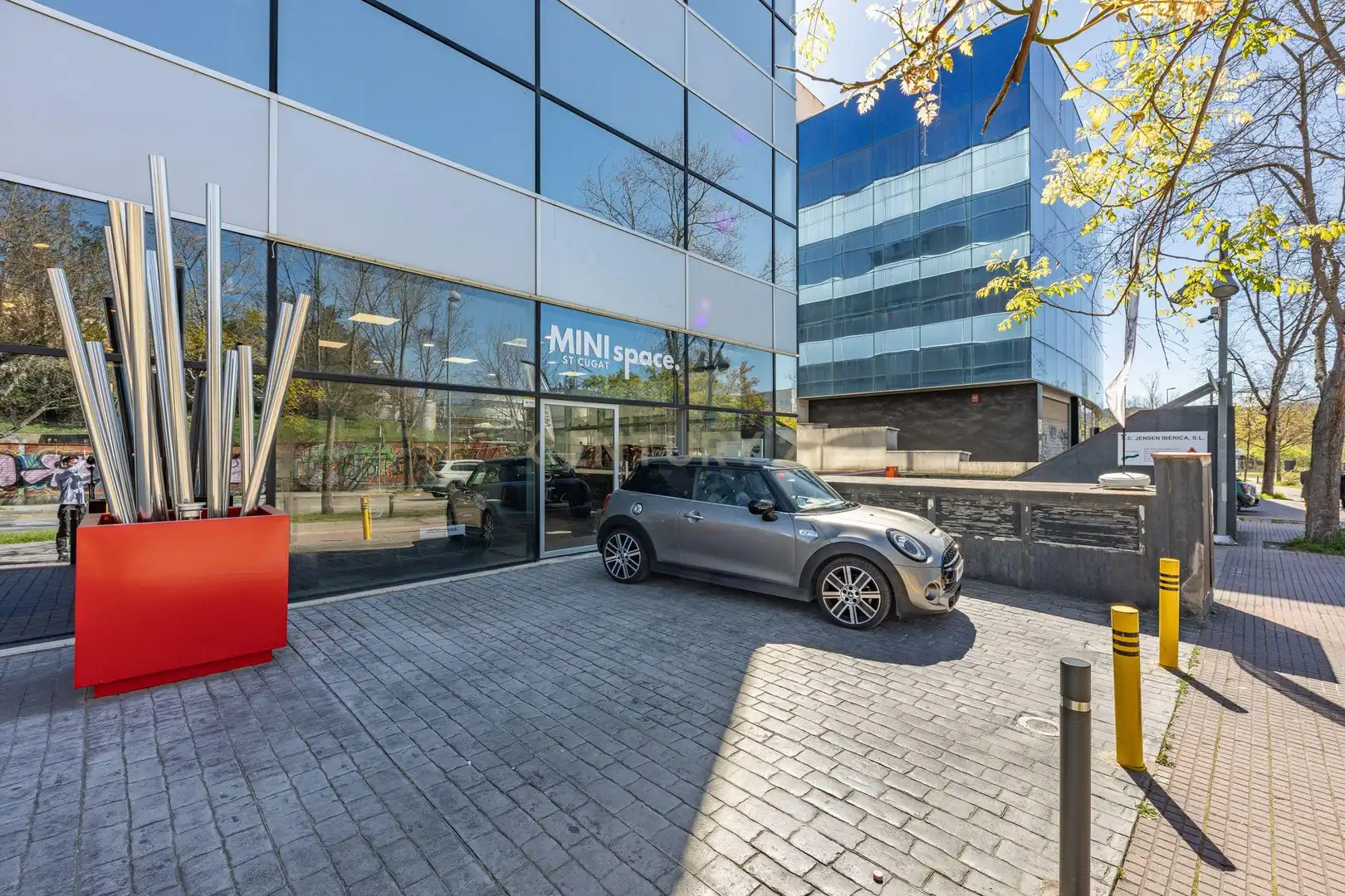 Vista exterior de Local en venta en Sant Cugat del Vallès