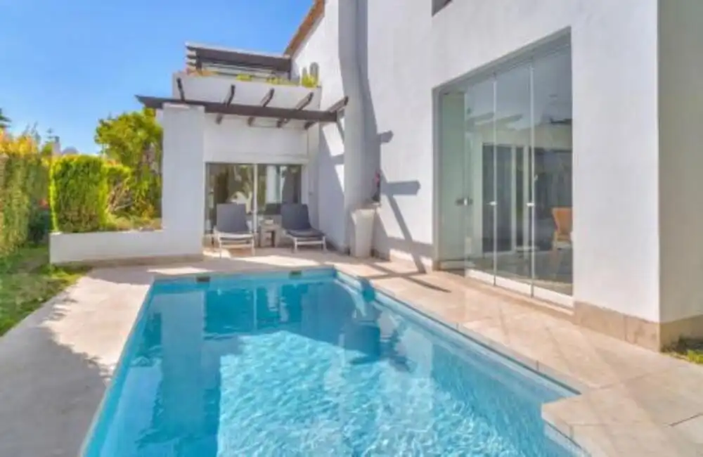 Piscina de Casa o chalet de alquiler en Marbella con Aire acondicionado, Jardín privado y Terraza
