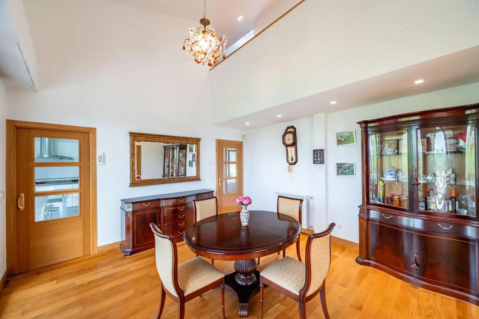 Comedor de Casa adosada en venta en Donostia - San Sebastián  con Calefacción, Jardín privado y Terraza