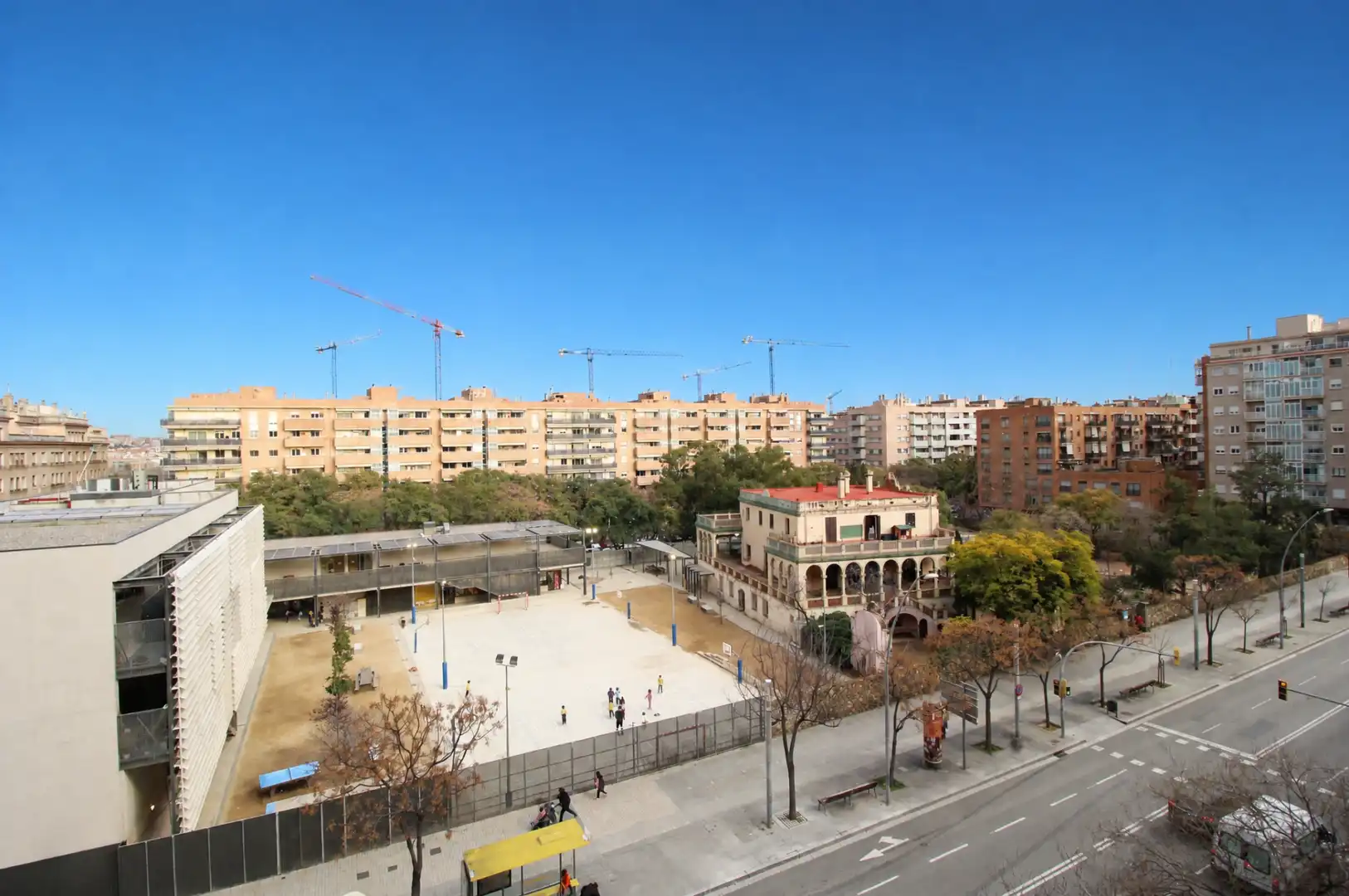 Vista exterior de Piso en venta en Barcelona con Parquet, Horno y Balcón
