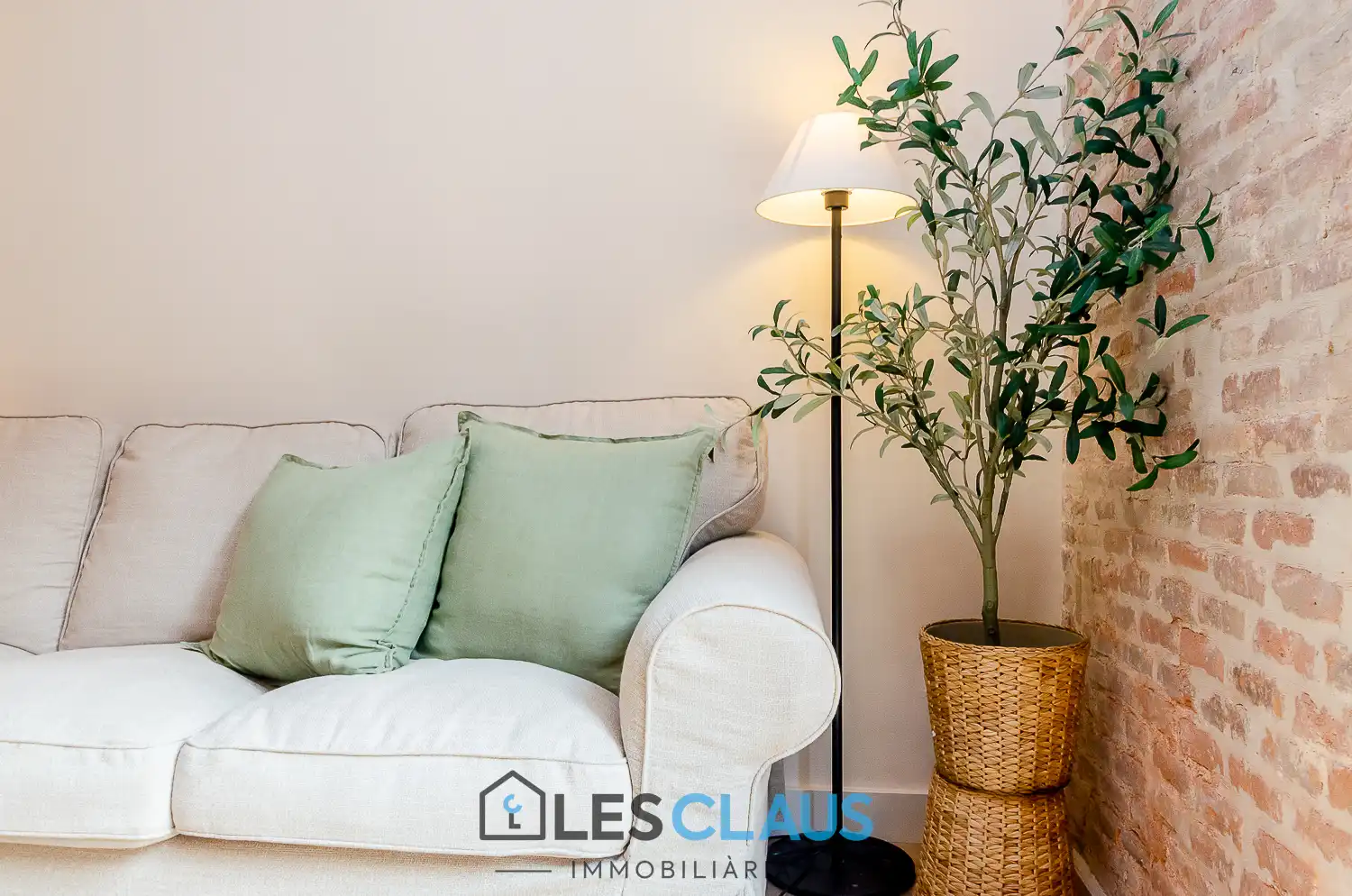 Wohnzimmer von Wohnung zum Verkauf in Barcelona mit Parkett, Ofen und Mikrowelle