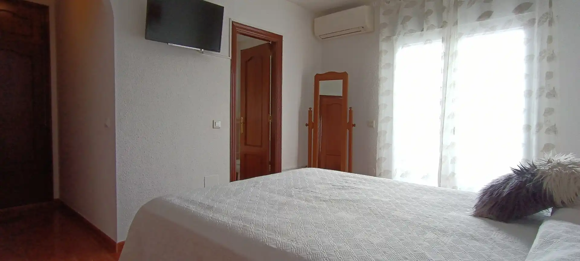 Schlafzimmer von Einfamilien-Reihenhaus zum Verkauf in Estepona mit Klimaanlage, Heizung und Terrasse