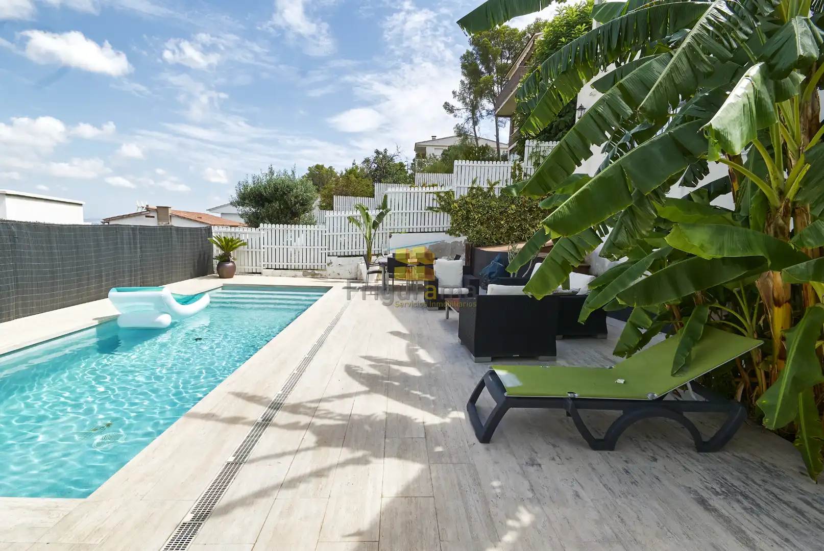 Piscina de Casa o xalet en venda en Castelldefels amb Aire condicionat, Calefacció i Jardí privat