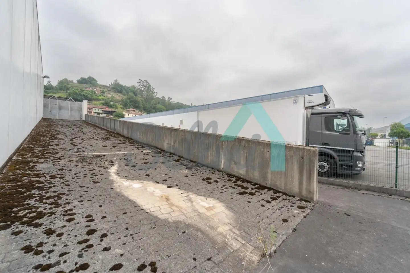 Parking de Nave industrial en venta en Oviedo 