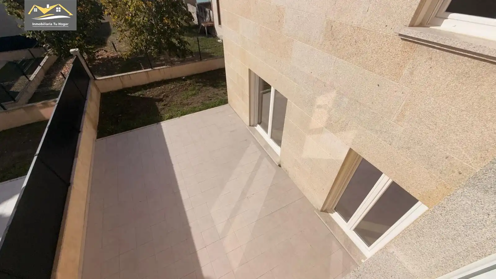 Terrassa de Casa adosada en venda en Allariz amb Calefacció, Jardí privat i Terrassa