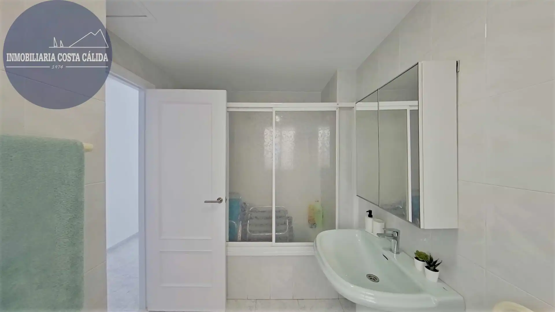 Baño de Piso en venta en Águilas con Amueblado, Horno y Microondas