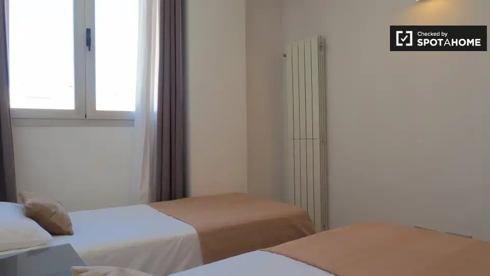 Bedroom of Flat for rent in Madrid  with Air Conditioner, Heating and Furnished