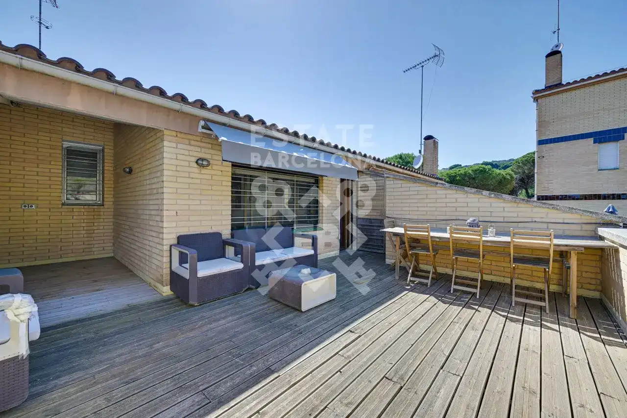 Terrasse von Einfamilien-Reihenhaus zum Verkauf in Mataró mit Klimaanlage, Heizung und Terrasse