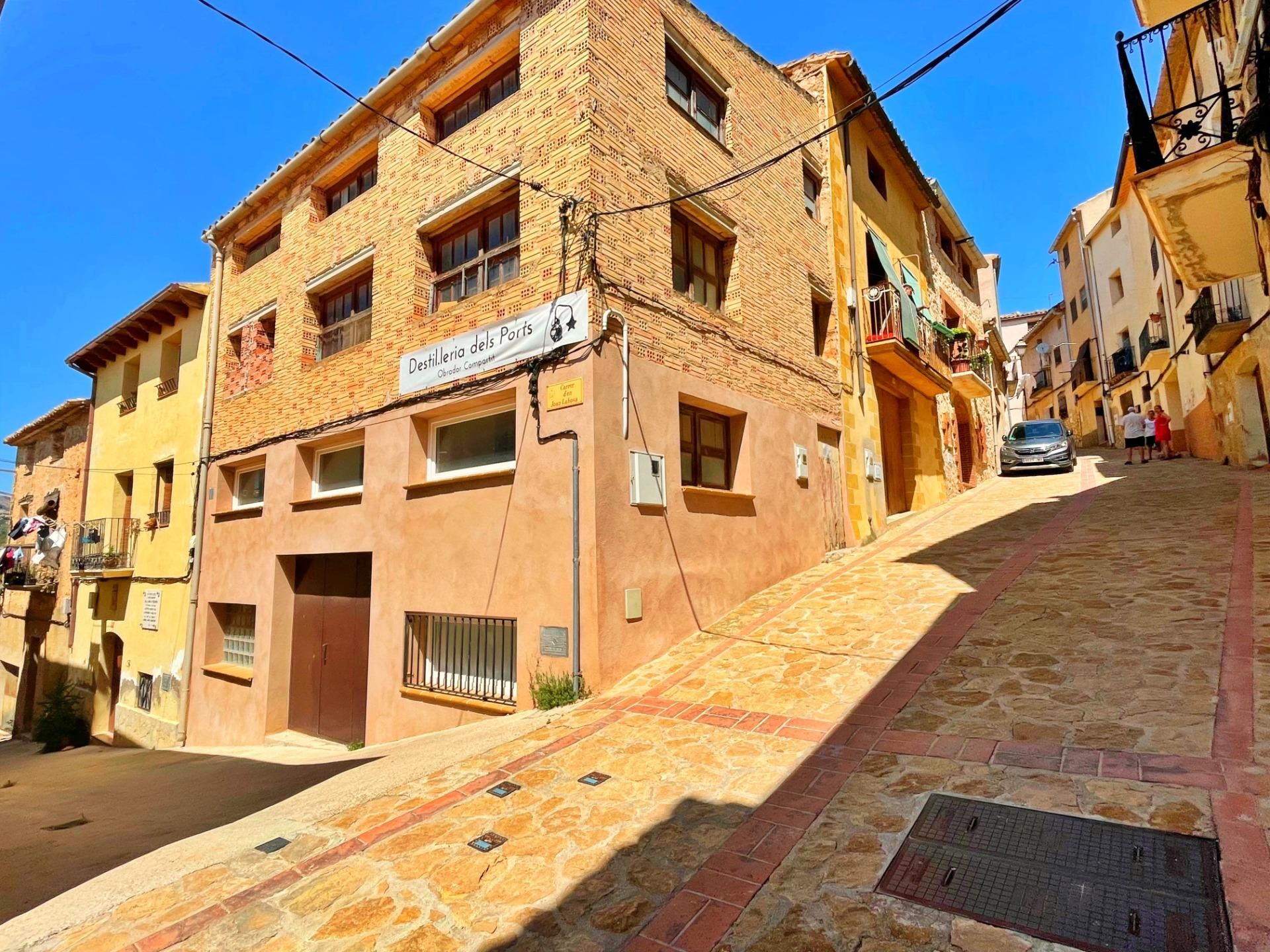 Vista exterior de Casa o xalet en venda en Prat de Comte amb Traster i Balcó