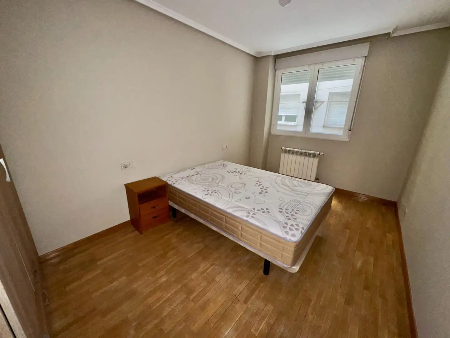 Dormitori de Apartament de lloguer en Ponferrada amb Calefacció, Parquet i Traster