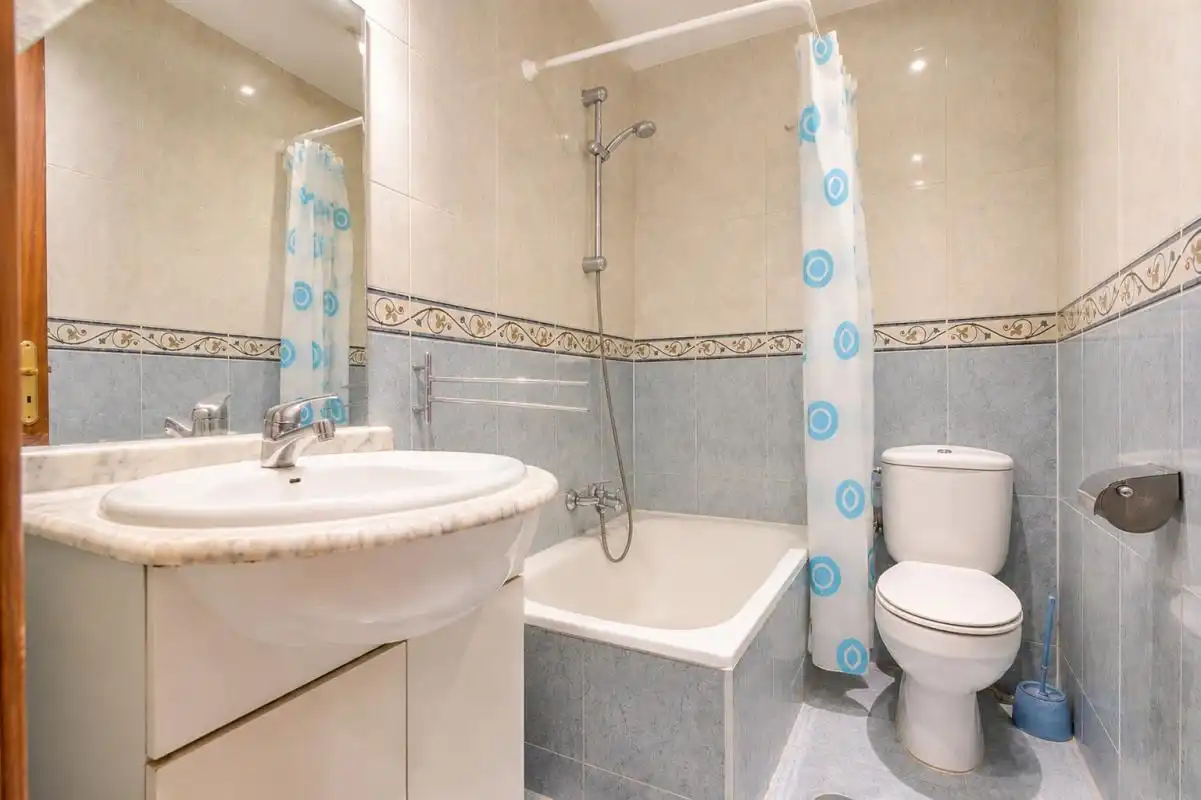 Bathroom of Flat for sale in Getafe  with Heating, Terrace and Balcony