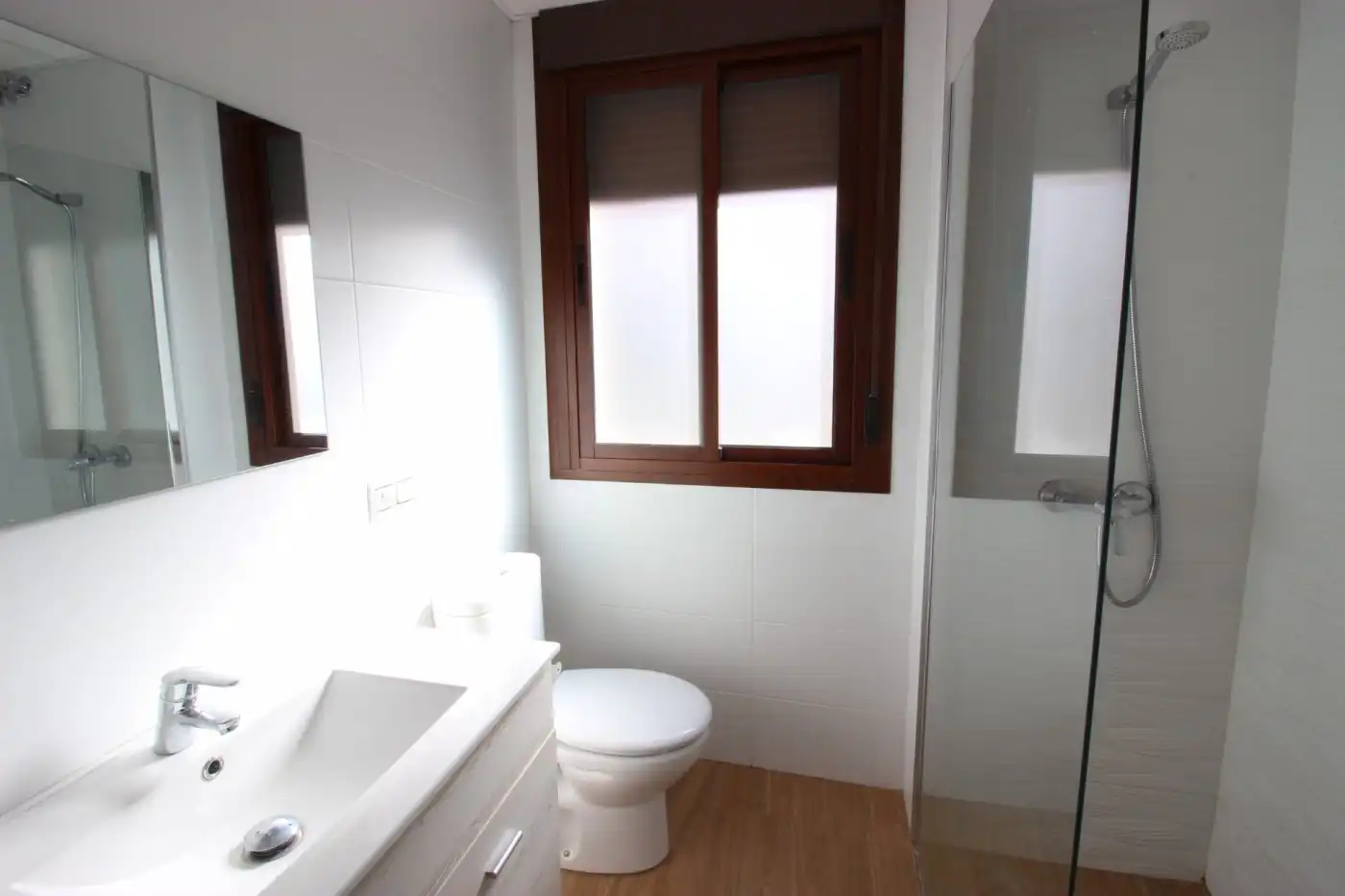 Baño de Piso de alquiler en Ronda con Aire acondicionado, Amueblado y Balcón