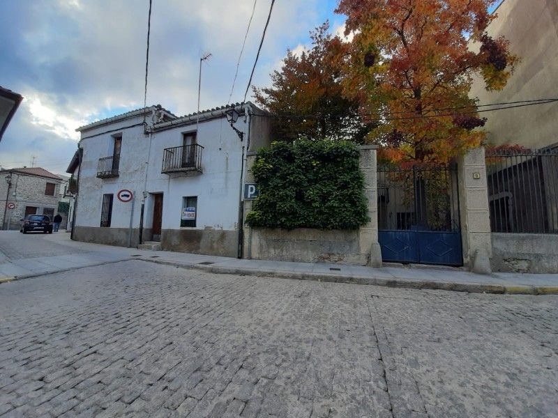Vista exterior de Casa o chalet en venta en El Espinar con Jardín privado