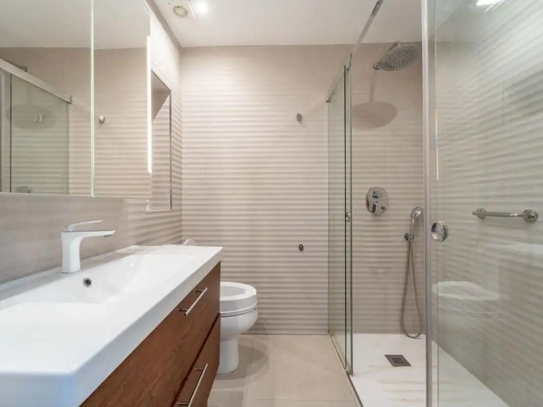 Baño de Piso en venta en Málaga con Aire acondicionado, Calefacción y Amueblado